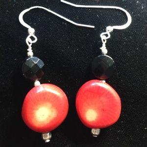 Earrings, chunky coral and onyx